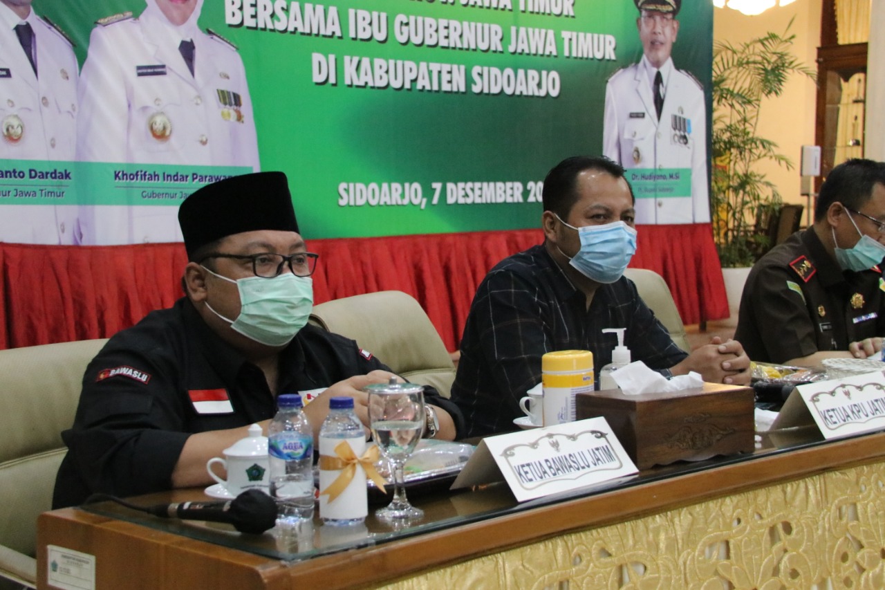 Bersama Gubernur, Amin Tinjau TPS di Sidoarjo, Gresik dan Malang