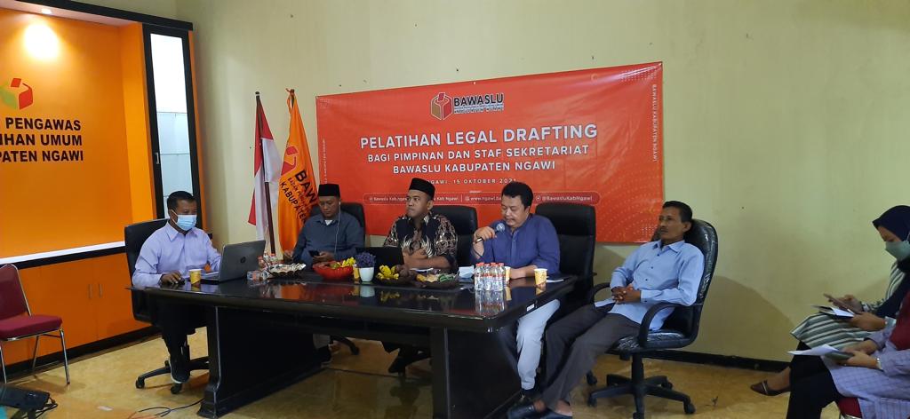 Purnomo Apresiasi Kegiatan Legal Drafting Bawaslu Ngawi