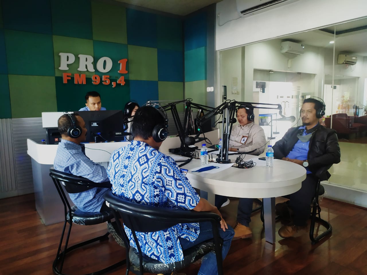 Bawaslu Jember Kunjungi RRI dan Dialog Interaktif Pemilu Asik Menyatukan Indonesia