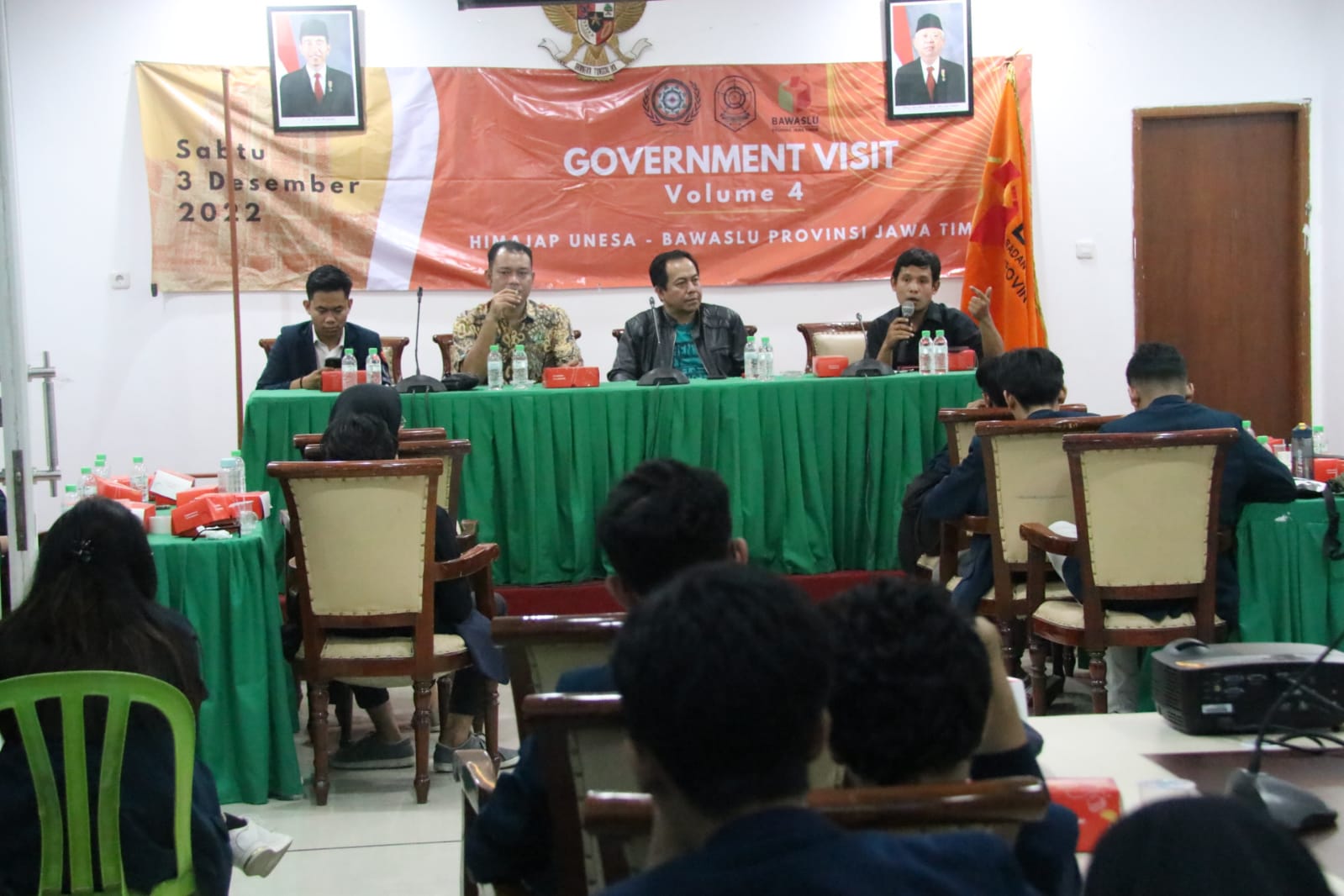 Diskusi Demokrasi, Bawaslu Jatim Terima Kunjungan 60 Mahasiswa Brawijaya