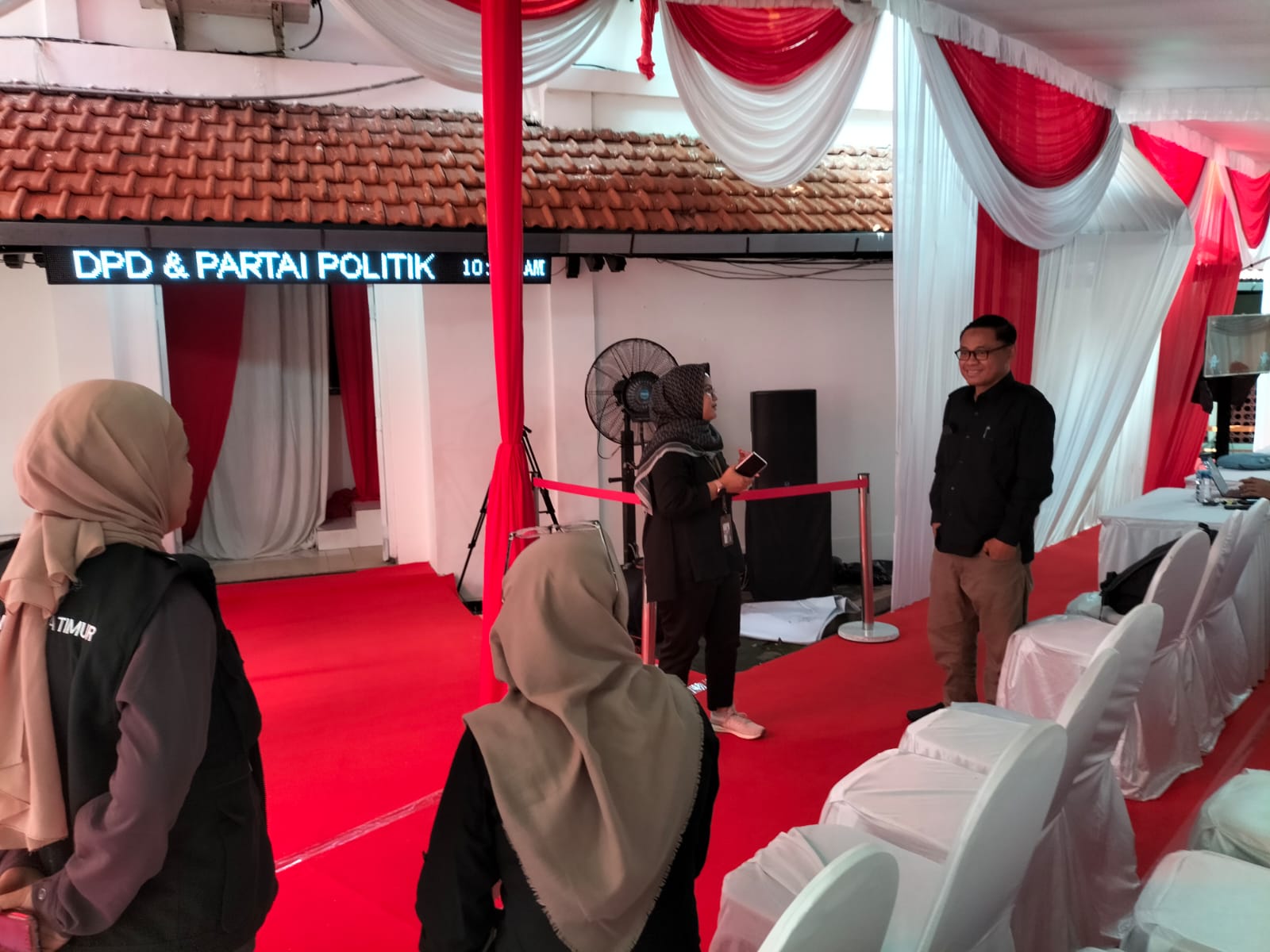 Bawaslu Jatim Melakukan Pengawasan Melekat Pendaftaran Caleg di Kantor KPU Provinsi Jatim