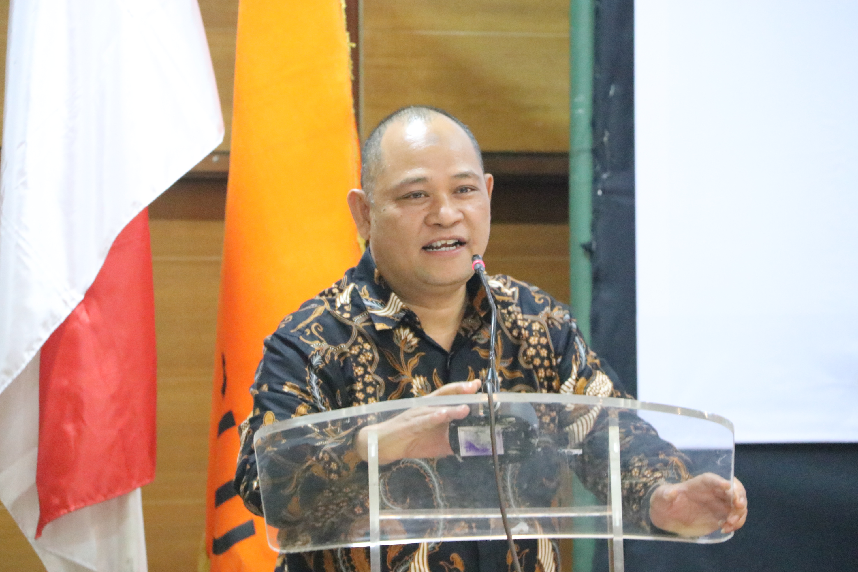 Kunjungi Ubhara, Totok Jelaskan Dinamika Penegakan Hukum Pemilu dan Pilkada