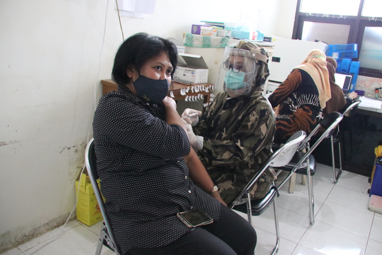 Hari ini Keluarga Besar Bawaslu Jatim Jalani Vaksinasi di Puskesmas dr Soetomo