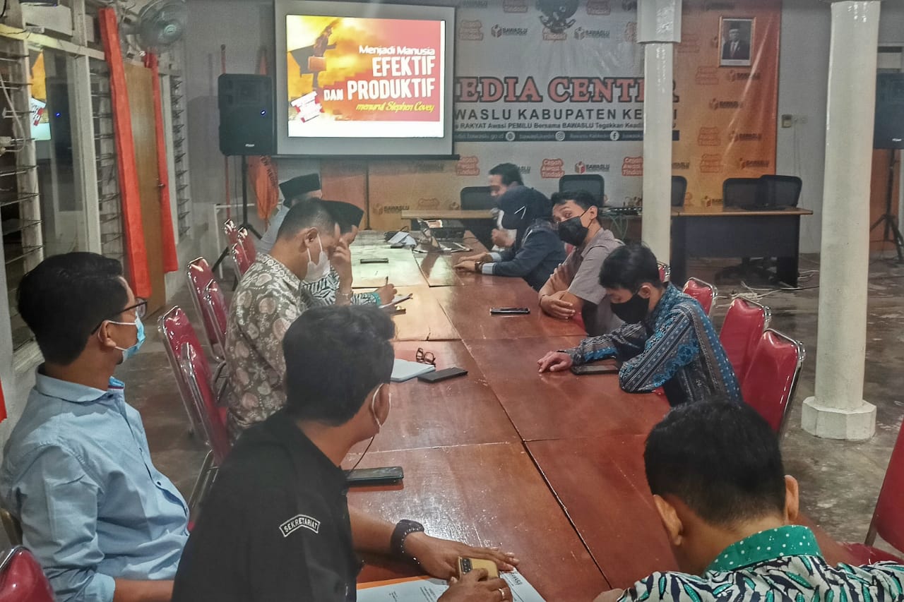Malam Jumat Sepanjang Ramadhan Bawaslu Kabupaten Kediri Ngaji Regulasi