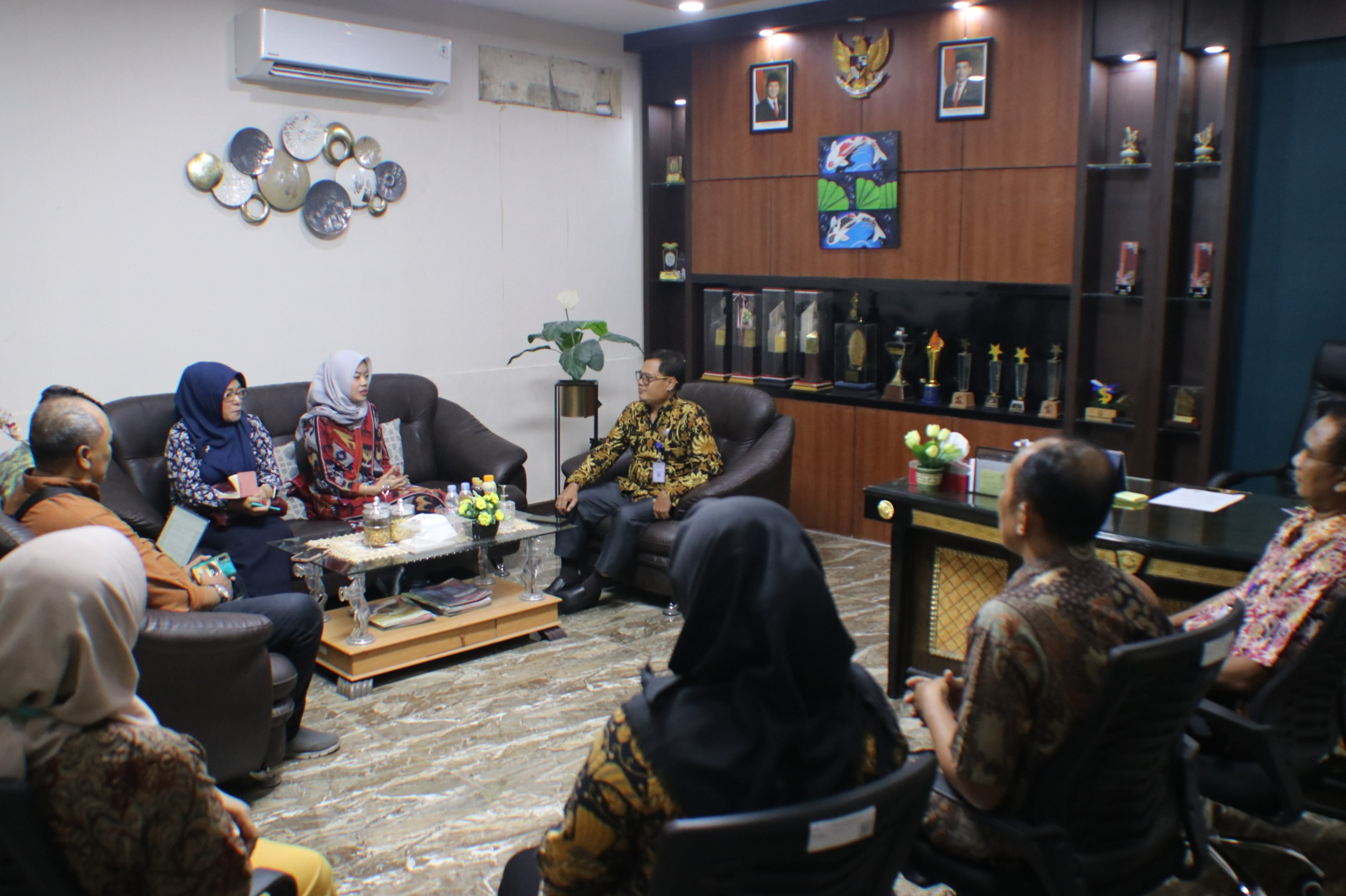 Bawaslu Jatim Kunjungi RRI Surabaya, Jajaki Kerja Sama Konten Edukasi Demokrasi