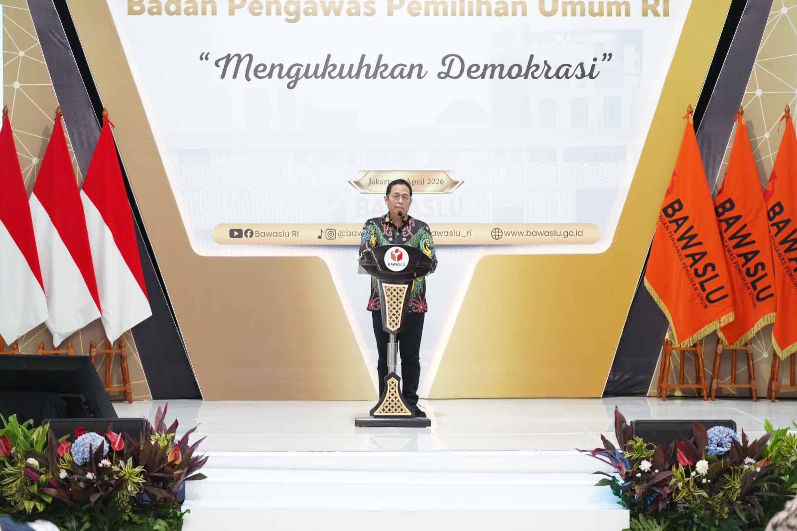 Anggota Bawaslu, Puadi saat memberikan sambutan HUT 18 Bawaslu