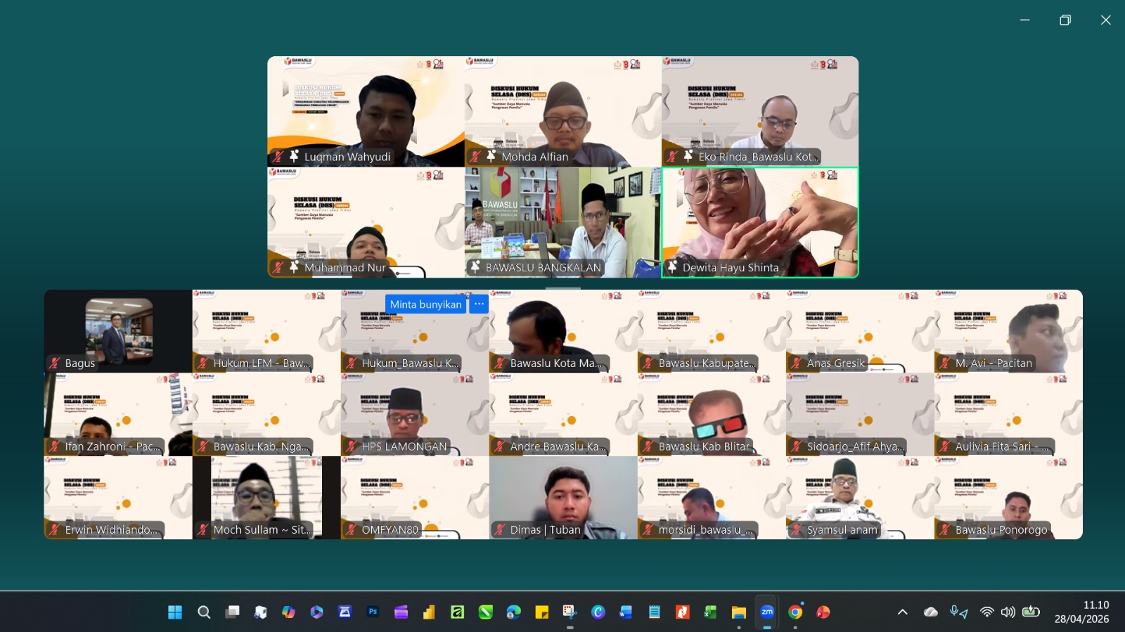 Anggota Bawaslu Jatim, Dewita Hayu Shinta saat memberikan sambutan dalam DHS