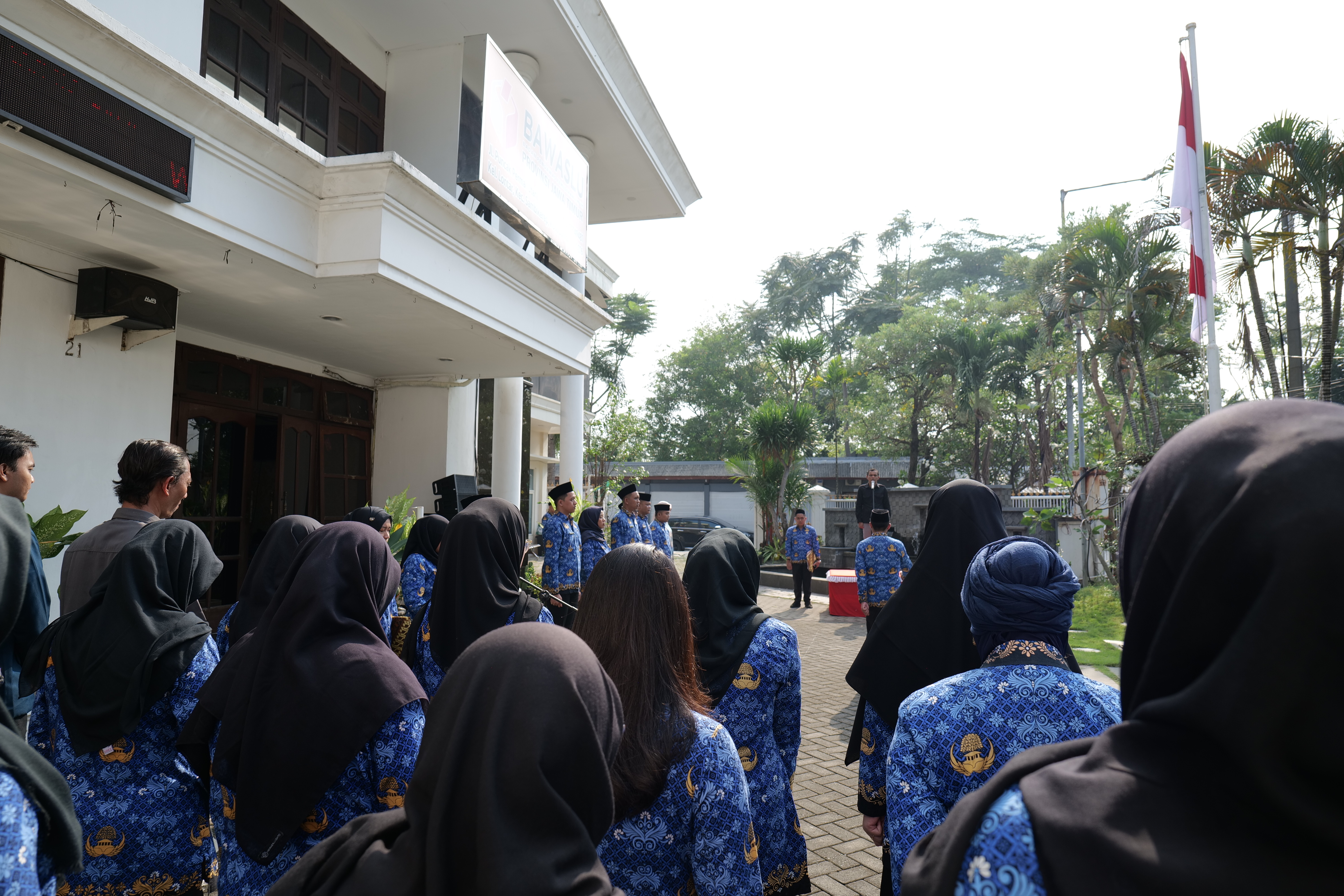 Upacara Harkitnas Bawaslu Jatim