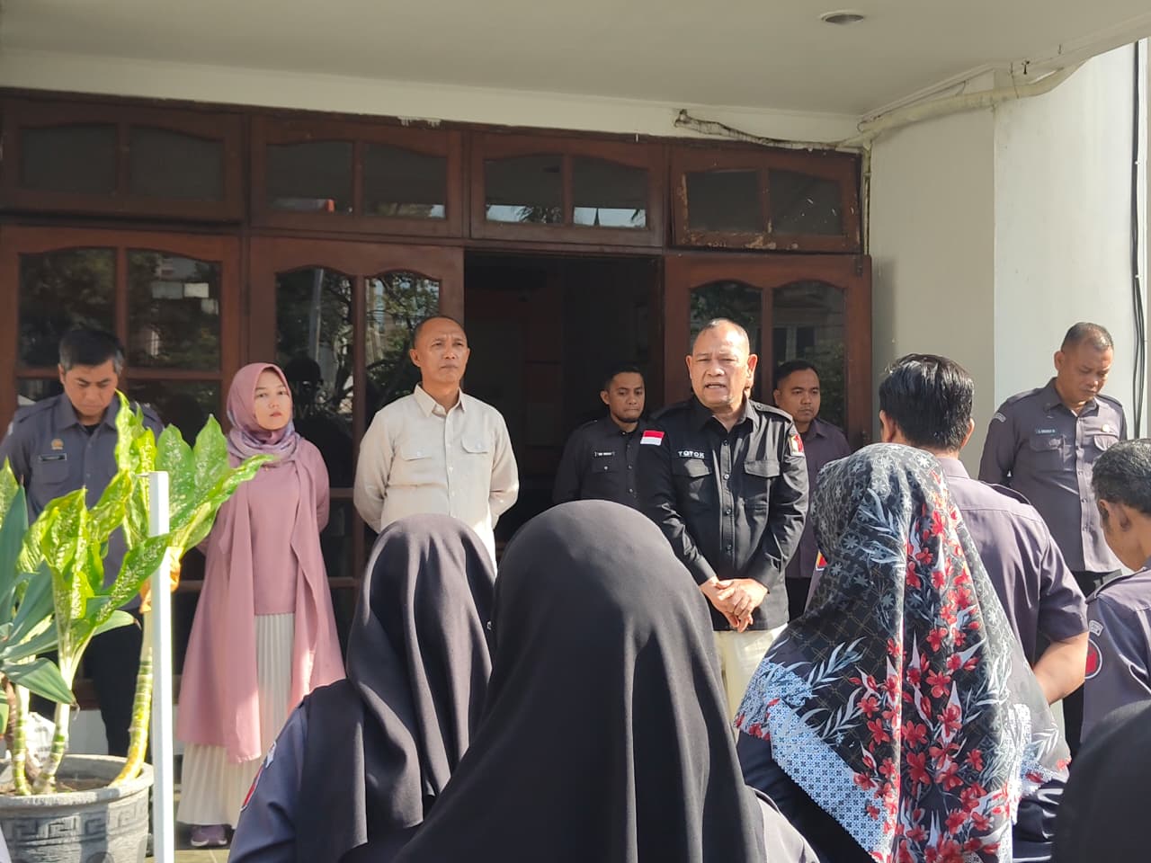 Anggota Bawaslu RI, Totok Hariyono saat memimpin apel pada Senin, 11 Mei 2026