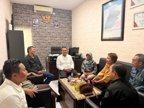 Anggota Bawaslu Jatim, Eka Rahmawati saat melakukan supervisi ke Lamongan