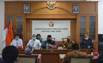 Tes Urine Narkoba untuk Bawaslu Jatim Bersinar