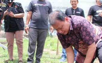 Ketua Bawaslu Lakukan Peletakan Batu Pertama Pembangunan Hunian Korban APG Semeru