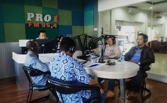 Bawaslu Jember Kunjungi RRI dan Dialog Interaktif Pemilu Asik Menyatukan Indonesia