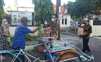 Bawaslu Kota Probolinggo Peringati Hari Kartini dengan Bagi Takjil