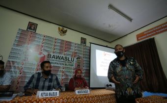 Bawaslu Jatim Lakukan Simulasi Penyelesaian Sengketa dengan SIPS