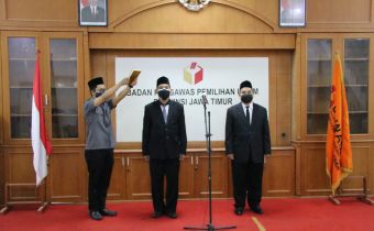 Sekretaris Jenderal Lantik 2 Pejabat Struktural Bawaslu Gresik dan Sidoarjo