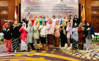 Bawaslu Jawa Timur Luncurkan Program Selasa Berkebaya