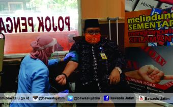 Bawaslu se-Jatim Sumbang 720 Kantong Darah sebagai Solidaritas Melawan Covid-19