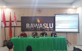 Perkuat SDM Pengawas Pemilu, Bawaslu Jatim Simulasi Penyelesaian Sengketa Proses