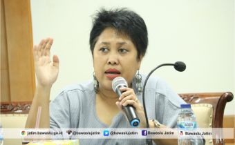 Eka Perkuat Kapasitas Staf Bawaslu Jatim dalam Tata Kelola Arsip