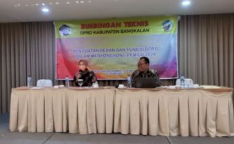 Beri Bimtek DPRD Bangkalan, Ely Ajak Jaga Hak Pilih