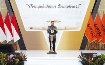 Anggota Bawaslu, Puadi saat memberikan sambutan HUT 18 Bawaslu