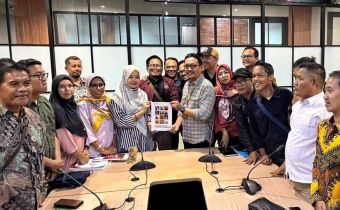 Serahkan Laporan Akhir Kehumasan 2025 ke Bawaslu RI, Bawaslu se-Jatim Komitmen Jaga Citra Lembaga