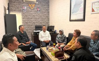 Anggota Bawaslu Jatim, Eka Rahmawati saat melakukan supervisi ke Lamongan